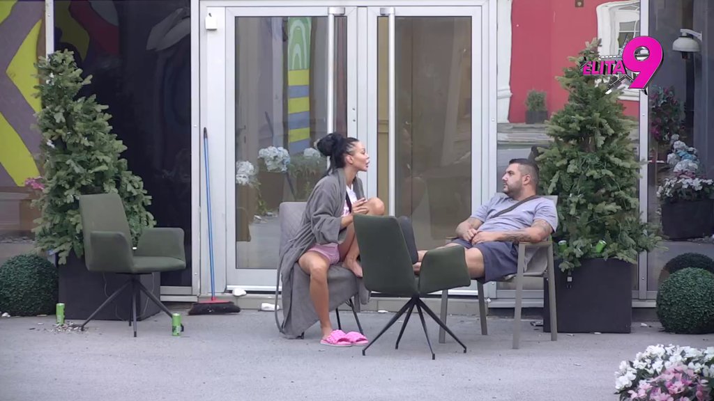 Ne zna šta ga je snašlo! Maja topi mozak Asminu strahom da će je ostaviti, on ne prestaje da se kune i obećava (VIDEO)