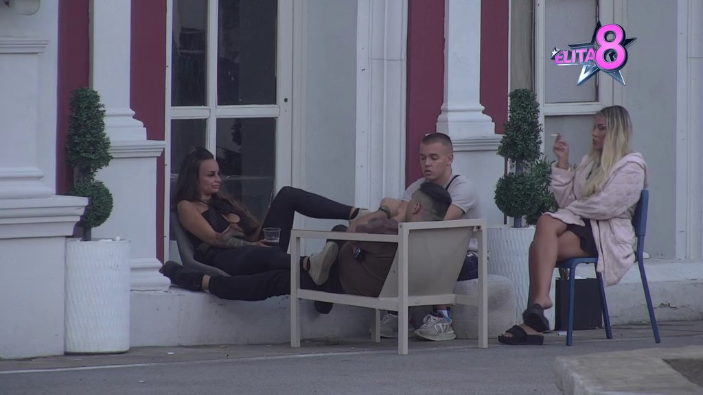 Zasela katedra za Gastozovu sujetu: Teodora i Bebica razvezali jezike, ona otkrila čime ga drži u šaci! (VIDEO)