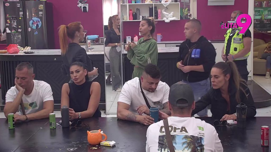 Iza njegovih leđa je htela kod Asmina u Linc: Dačo do koskre raskrinkao Aneli, ona prebledela i izletela napolje! (VIDEO)