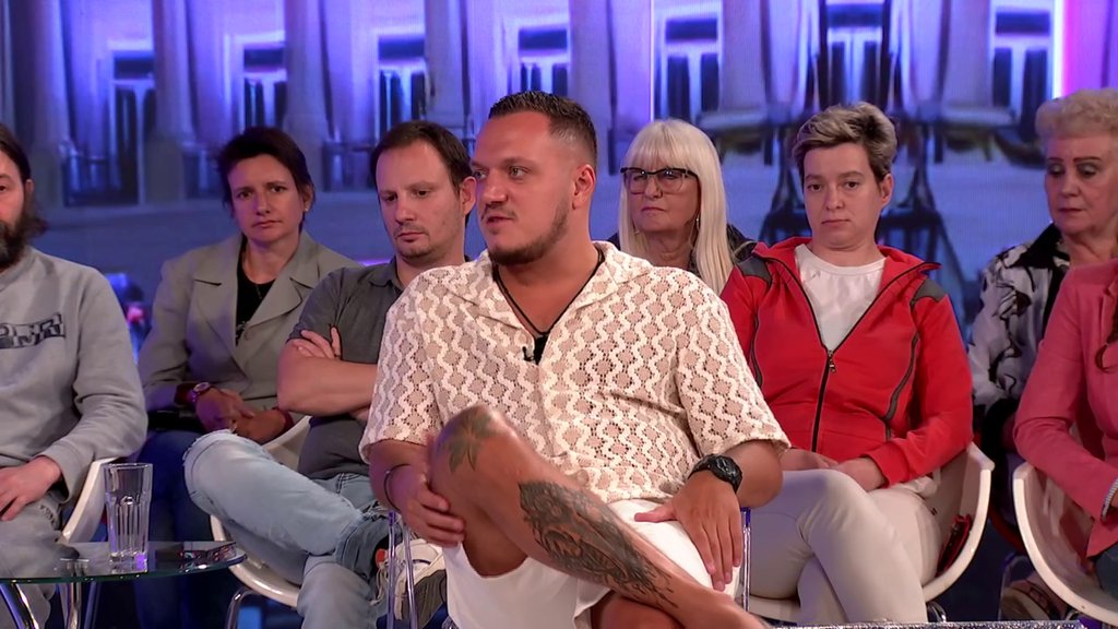 Pustio sam dramatičnu muziku i dao joj sataricu u ruke: Gastoz izneo detalje suočavanja Anđele i Pegija! (VIDEO)