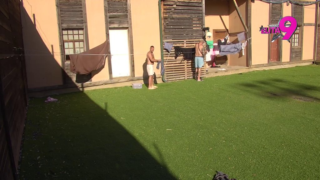 Sorbona ponovo zakazala! Janjuš kuka po dvorištu, ne može da veruje da mu je ponovo uništila stvari (VIDEO)