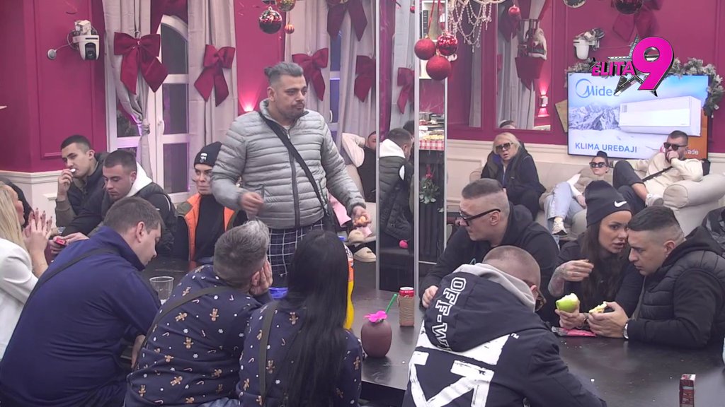 Tebe je proslavio Peca Vijagra: Asmin ključa od ljubomore na Maju zbog Đukića, pljušte prozivke na sve strane (VIDEO)