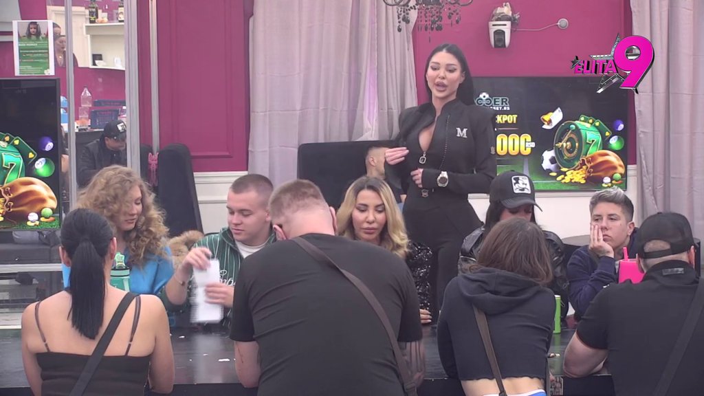 Ona je životni gubitnik! Maja najavljivala Anelino uništenje, pa zakazala! Ahmićeva jedva dočekala da dobaci: Mlaka voda! (VIDEO)