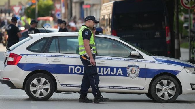 ‘ULETEO JE SPREMAN ZA RAT, SA FANTOMKOM I PANCIROM’ Očevici opisali užas u kafiću u Zvezdari: ‘Ljudi bežali pod stolove’