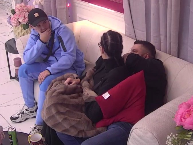 Tajne šifre, zavlačenje pod jorgan, ljubomorne scene... Alibaba i Mina pikanterije iz odnosa sad guraju pod tepih, a nema šta se nije dešavalo (VIDEO)