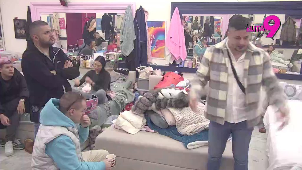 I DALJE NE DOLAZI SEBI: Terza roni suze dok prepričava sukob sa Milicom na krštenju njihove ćerke (VIDEO)