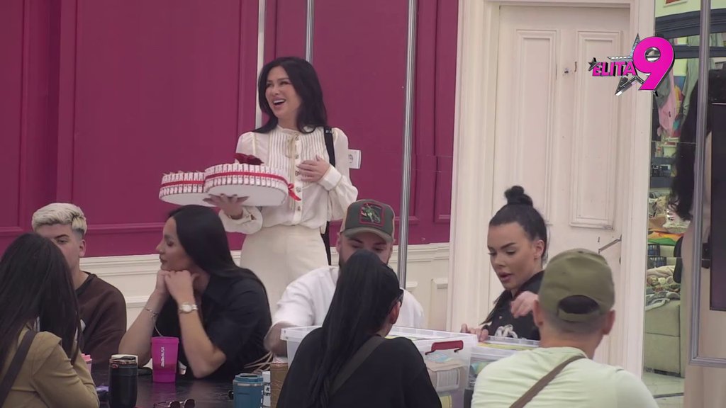 SPECIJALNO IZNENAĐENO OD FILIPA CARA: Izmamio Staniji osmeh na licu, Maja brutalno prokomentarisala njegov gest! (VIDEO)