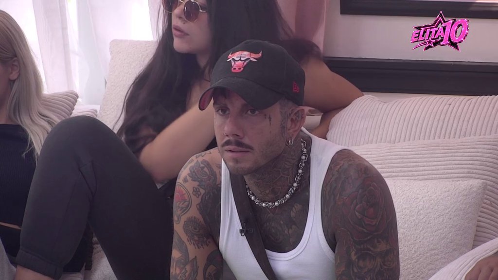Filip Car ponovo promenio ploču: Štiti flert Aneli i sebe od svih ostalih, takmičari ostali u šoku! (VIDEO)
