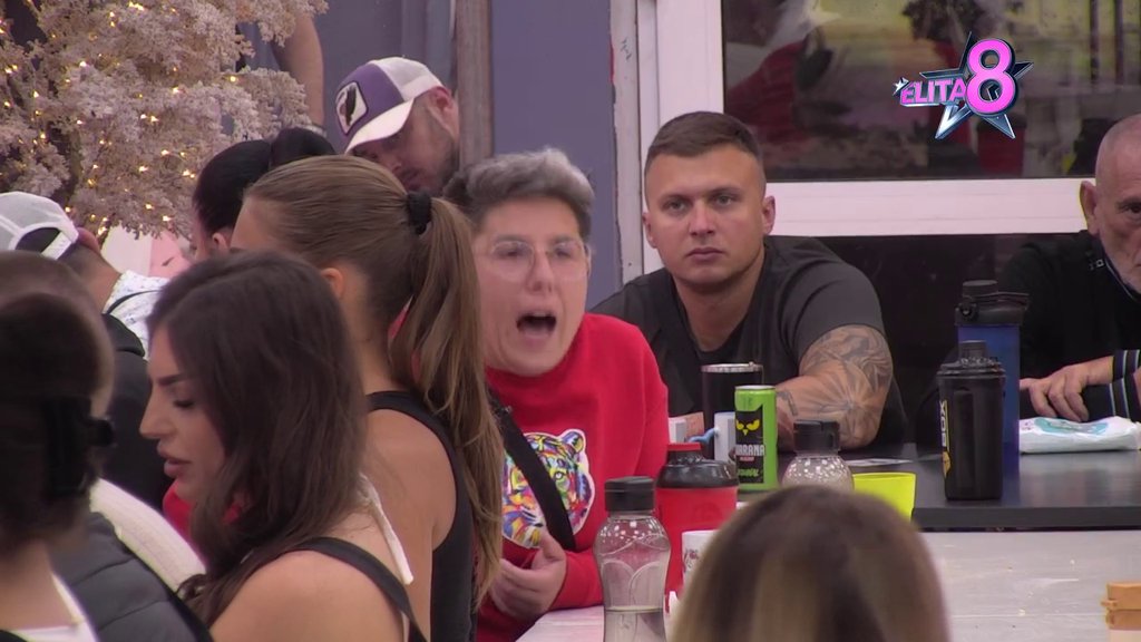 Ponašam se kao da je moja majka: Gastoz pokušava da osvesti Draganu, pa se osvrnuo na njenu mamu, ukućani mu žestoko zamerili! (VIDEO)