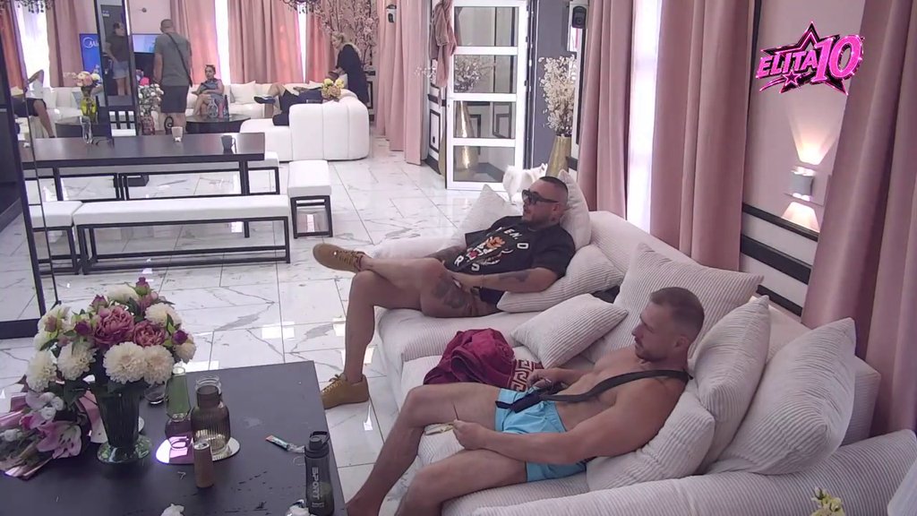 NAJGORA MUŠKA OSOBA KOJA JE IKAD UŠLA U RIJALITI! Car žestoko isprozivao Mensura pa se obratio njegovoj podršci (VIDEO)
