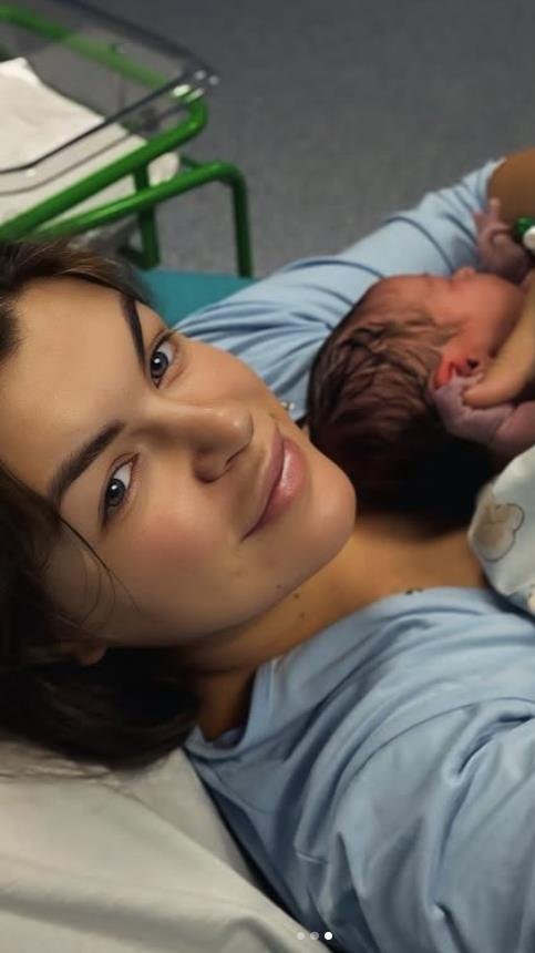Bivša zadrugarka rodila peto dete u 27. godini! Objavila porodičnu sliku koja će vas potpuno raznežiti! (FOTO)