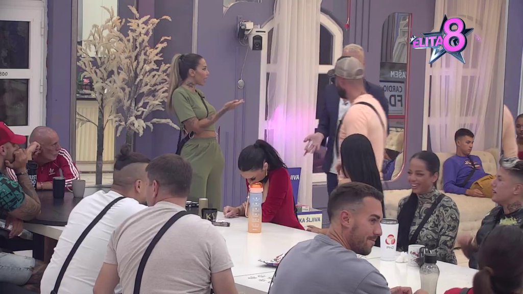 Haos se sprema! Luka shvatio sa mu Aneli nabija rogove, pa Sandra žestoko demolirala Ahmićevu preko Baje: KO JE VLASNIK AUTA I SATA?  (VIDEO)