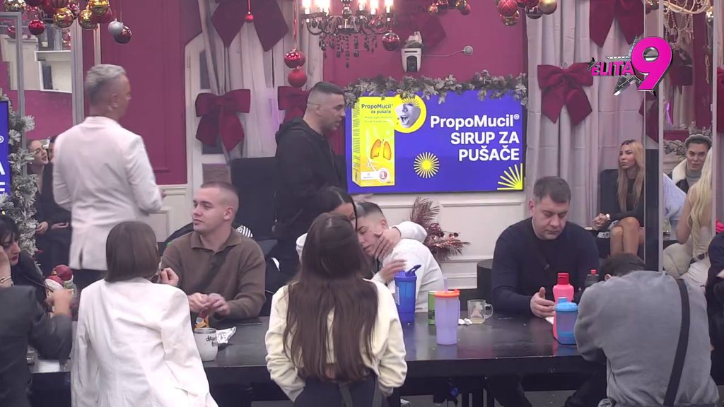 Ne zna gde udara: Ivan dao sve od sebe sa se ogradi od emocija prema Aneli, Bebica ga razotkrio do koske! (VIDEO)