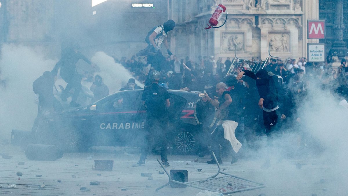 Letele kamenice: Sukob policije i demonstranata u Milanu tokom drugog dana protesta (FOTO)