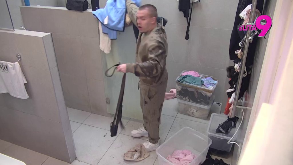 PUNA ŠERPA VODE! Aneli okupala Daču, on joj vređao Situ, OBEZBEĐENJE U PRIPRAVNOSTI! (VIDEO)