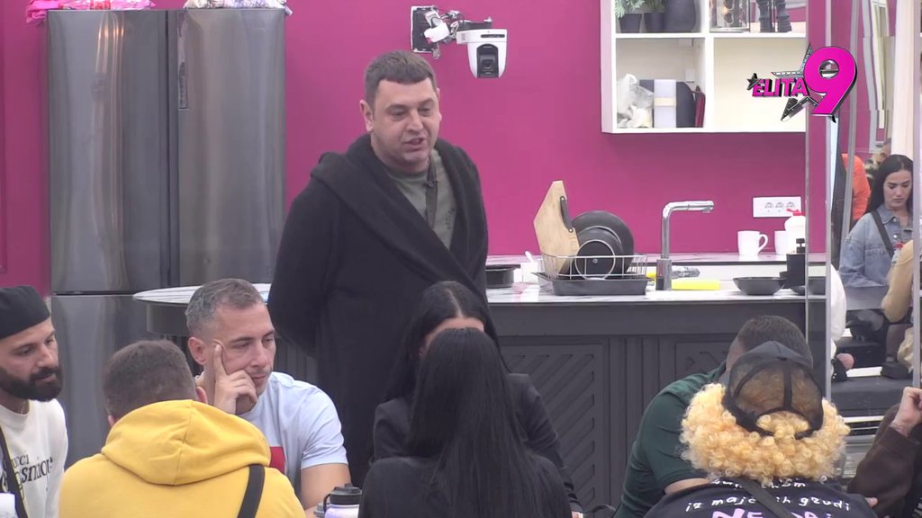 BEZ DLAKE NA JEZIKU: Rada skrenula pažnju Luki na perspektivu u odnosu sa Aneli, pa Dušica vinula u bebesa Maju! (VIDEO)