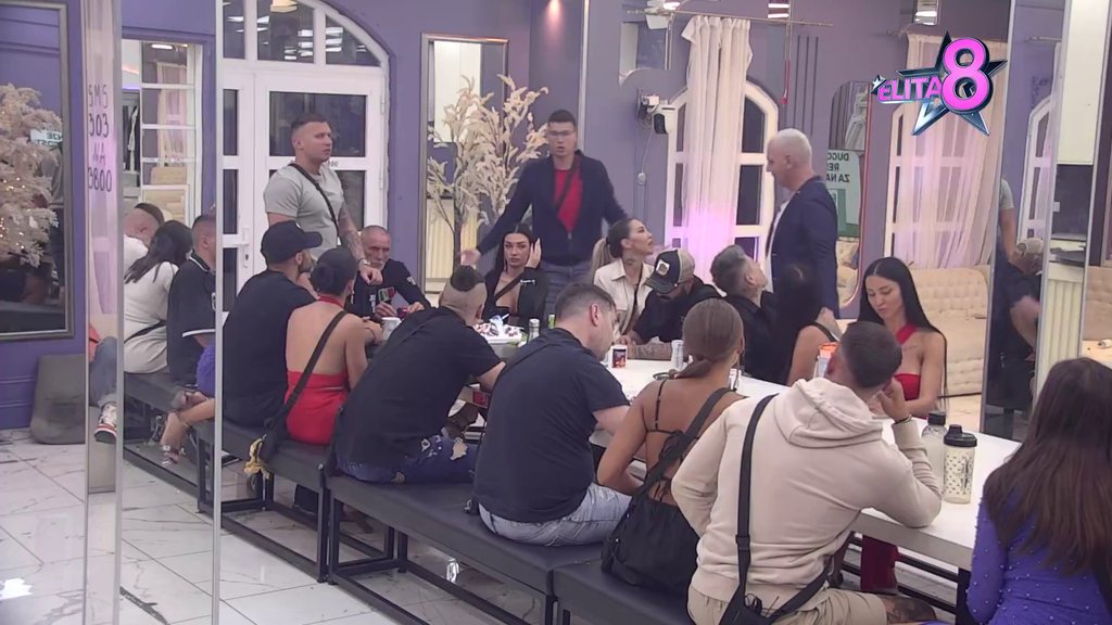 Njegov otac mi je poslao klip gde ga Baki TRUJE TEORIJAMA ZAVERE: Đedović okrenuo prijateljstvo Peje i densera NAOPAČKE: Nahranili su mu njegove STRAHOVE (VIDEO)