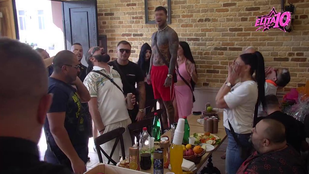 Filip Đukić izašao iz depresije! Vratio se u velikom svetlu, popeo se na stolicu, pa zasenio sve (VIDEO)