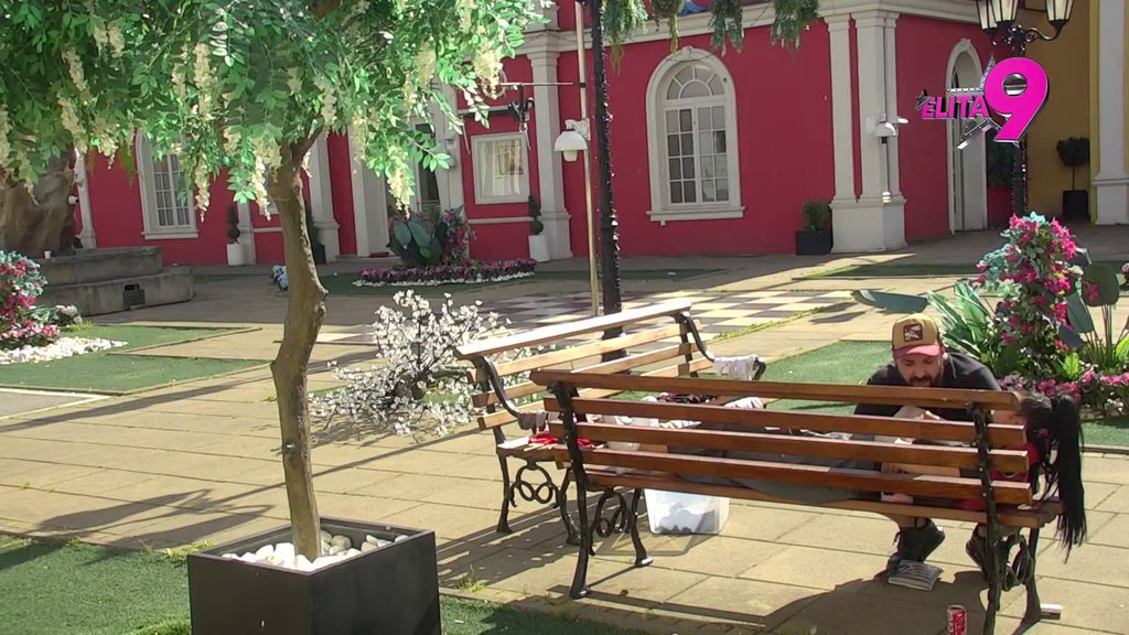Treba da se venačmo za dva meseca: Anita poludela zbog Lukinih muljaža, on joj pričama o svadbi maže oči! (VIDEO)