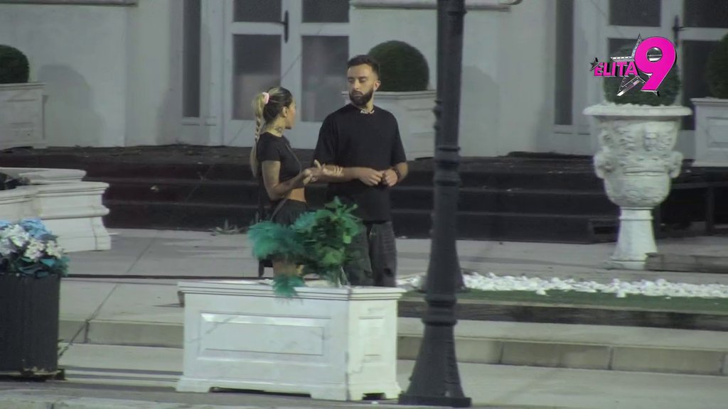 Pokazala je da ne može da me gleda očima: Aneli nije imala reči hvale za Staniju, pa jedva dočekala da priča o Đukiću! (VIDEO)