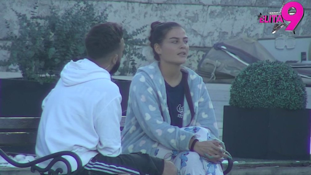 Sedela je preko puta njega i smeškala se Anđelu: Boginja otkrila sve tajne Aneli Ahmić, a nije štedela ni Đukića na rečima! (VIDEO)