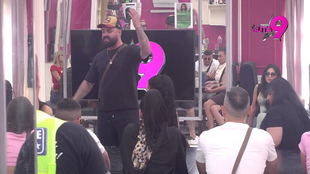 Kako mogu da ti budem smešan? Luka vratio Aneli na fabrička, njena priča o pogledima pala u vodu (VIDEO)