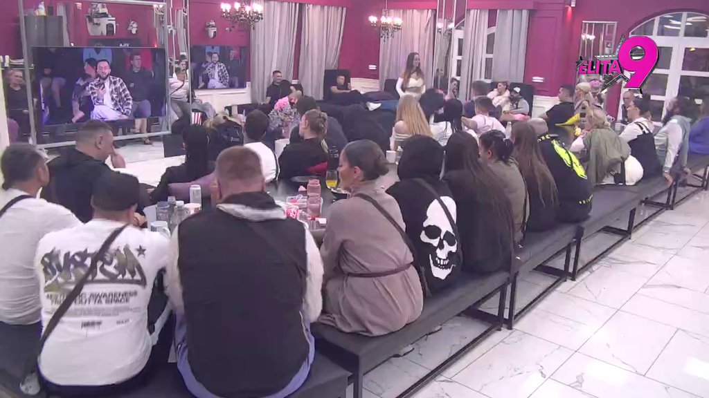 Ne prestaje da šokira: Takmičari se frapirali kad su saznali za romantične stihove koje je Teodora posvetila Filipu! (VIDEO)