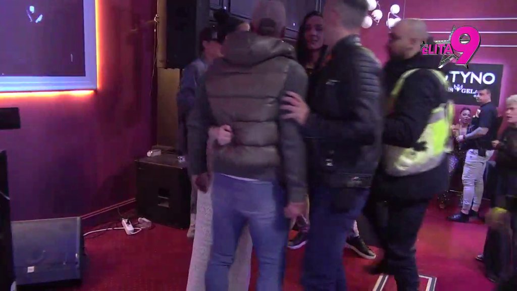 OPŠTI HAOS! Luka se zaleteo na Aneli, krenuo da je vređa, Asmin skočio da je brani! OBEZBEĐENJE GA JEDVA ZADRŽALO (VIDEO)