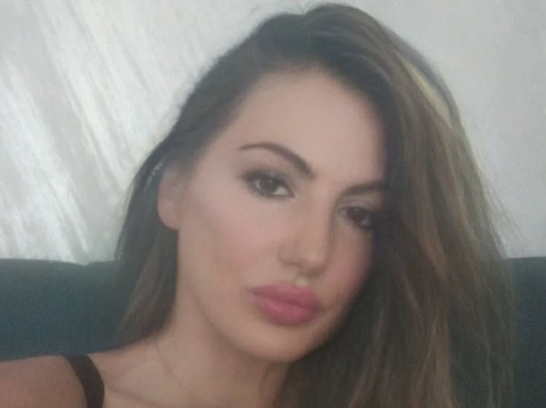 MUŠKARCIMA ĆE PASTI VILICE! Inspektorka Lili sklopila ugovor sa svetskom firmom: Bivša zadrugarka i OVA PEVAČICA pokrenule novi biznis (FOTO)