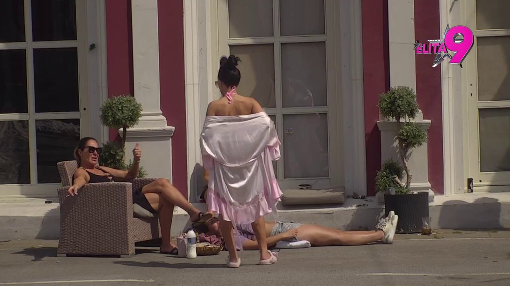 Oduševljena: Kačavenda ostala bez daha kada je ugledala Stanijin kupaći kostim! (VIDEO)