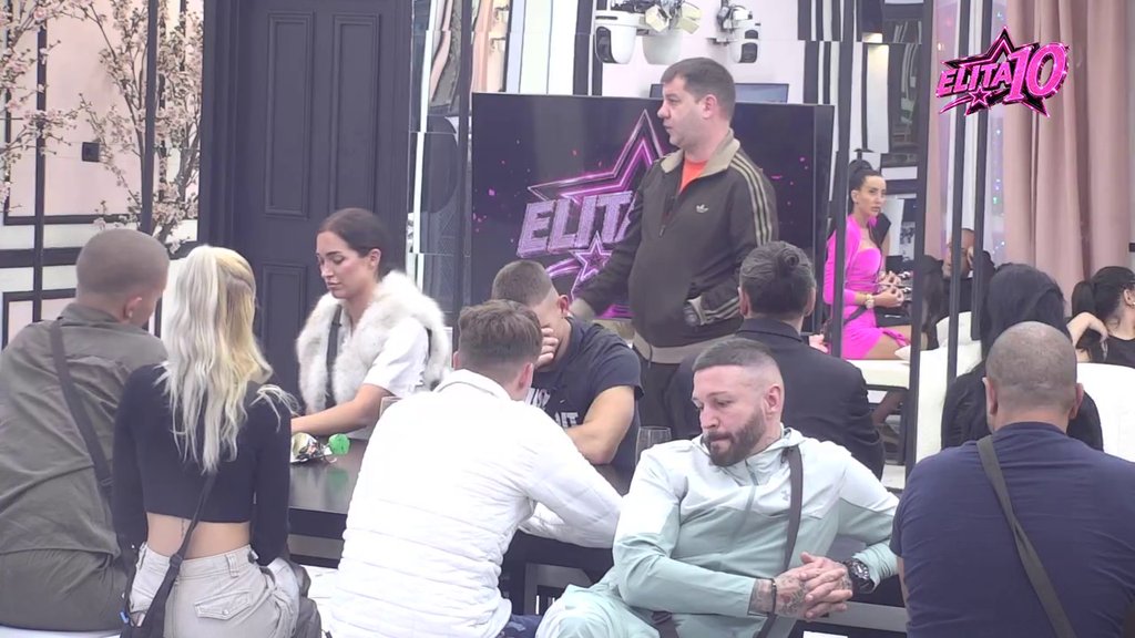 Povukla ručnu! Laura rešila da se distancira od Ivana, on priznao: Preko noći je... (VIDEO)