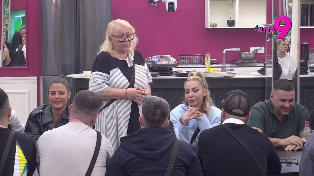 Sedi na dve stolice? Vanja spremna da pruži ruku pomirenja Aneli, Kačavendi se ovo zasigurno neće dopasti! (VIDEO)