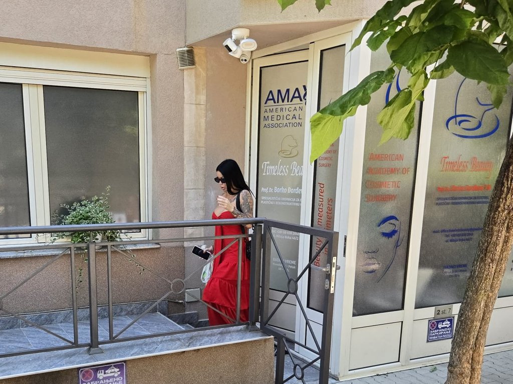 PINK.RS PAPARACO! Operisana Vanja Živić: Nakon što je ponovo stavila silikone u zadnjicu, napustila kliniku, evo kako izgleda posle najnovije intervencije (FOTO)