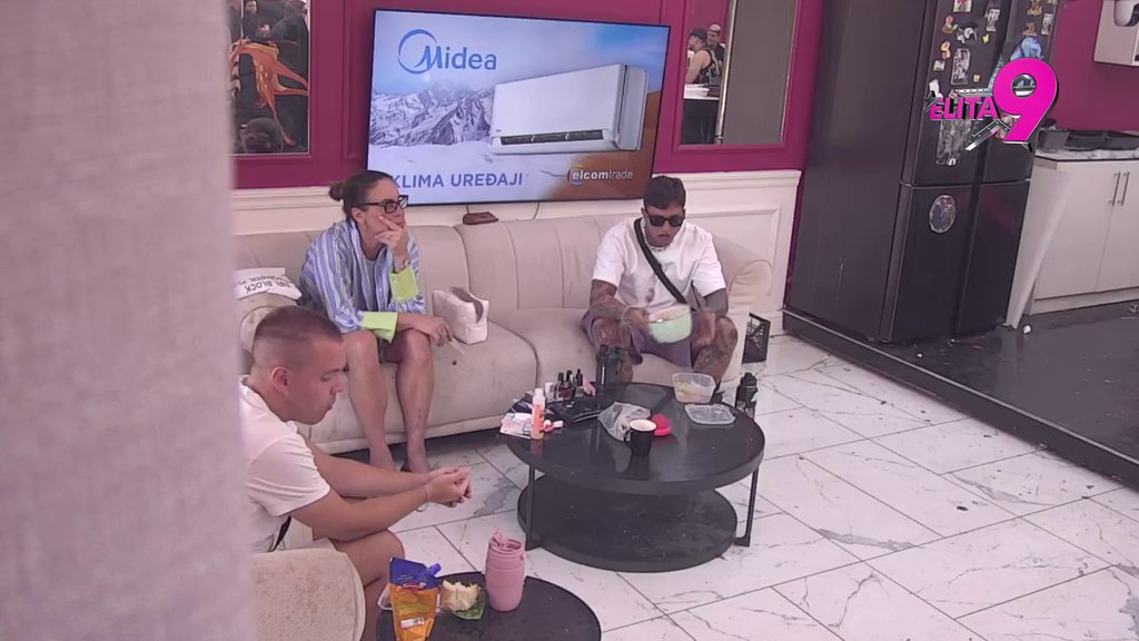 Ti ne možeš bez Kačavende: Janjuš svojim izlaganjem nasmejao sve, pa pozvao armiju da gaze što jače! (VIDEO)
