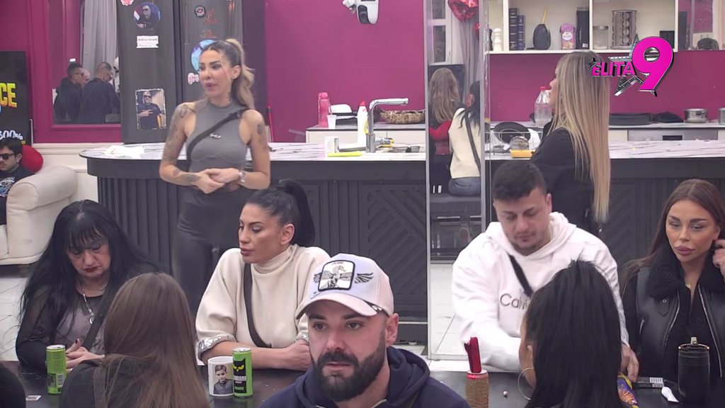 Opšti haos za stolom oko lemura i garderobe! Maja i Aneli napravile pometnju oko deljenja stvari, Kačavendi pala roletna: Setite se kako je prošle godine... (VIDEO)