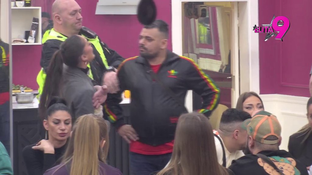 Obezbeđenje u pripravnosti! Bora najavio karambol Hani, ali bez Nerija, pa izvređao Anastasiju (VIDEO)