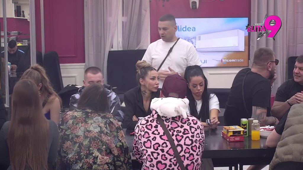 Brutalna vređalica: Terza žestoko isprozivao Aneli i zakucao je za dno, ona kipti od besa! (VIDEO)