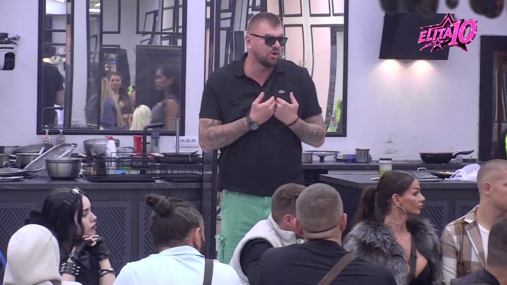 Podseća me na Sofiju i Daneta: Sanja pecnula Janjuša i demolirala ga zajedno sa Sandrom, Matora dolila: Bila je sredstvo za rat OCA I SINA (VIDEO)
