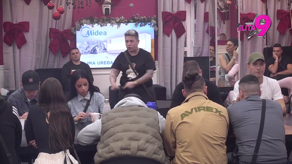 Provalila njegovu igru: Aneli satrala Luku u ćošak, on pokušao da preokrene sve u svoju korist: Danju spava u mom duksu... (VIDEO)