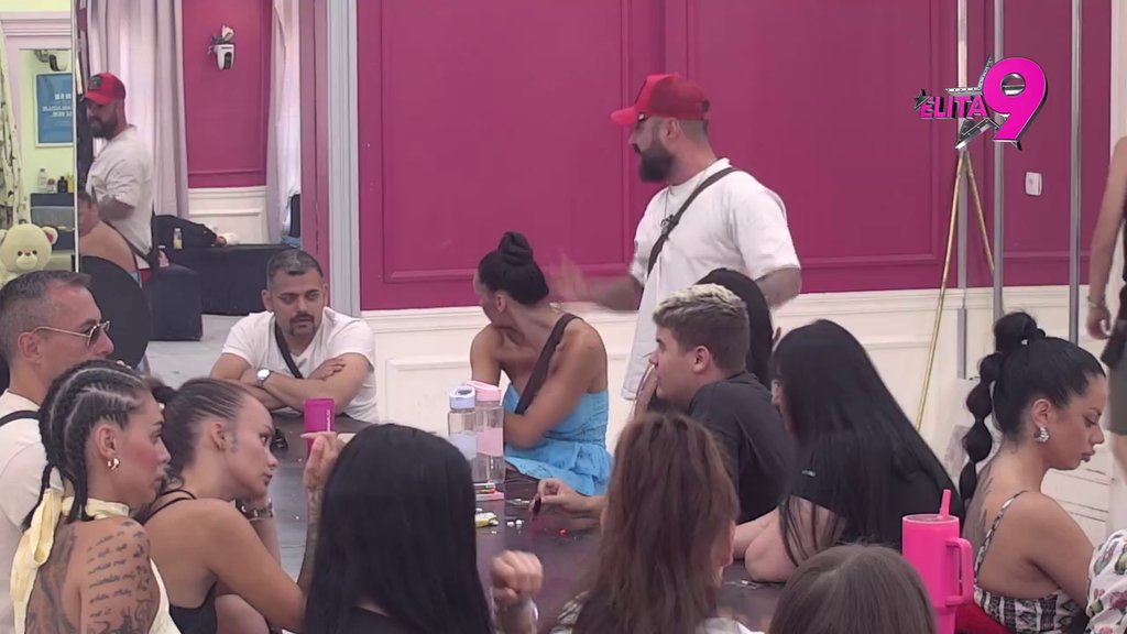 NJEN PORAZ BI BIO DA FILIP OZVANIČI VEZU SA MNOM: Aneli optužila Anitu da gori od sujete prema njoj, ona zarežala na nju: NE ŽELI TE ZBOG DETETA, KAO ŠTO NIJE NI MENE! (VIDEO)