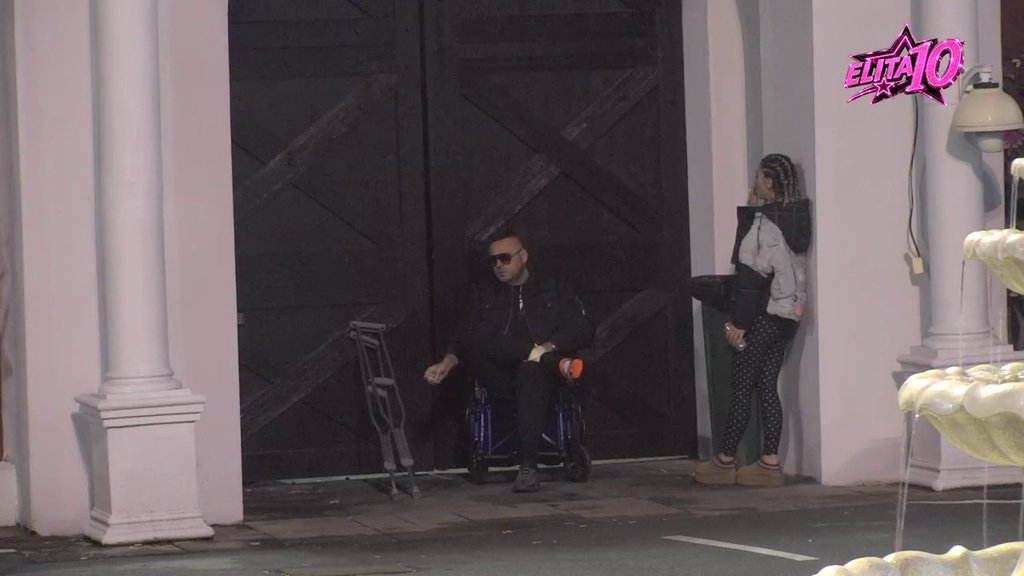 Otkopali ratne sekire! Car i Aneli ušli u raspravu zbog njene tajne komunikacije sa Terzom: Tebi je smešno, a ja bih sad skinuo gips i otrčao do doka i nazad (VIDEO)