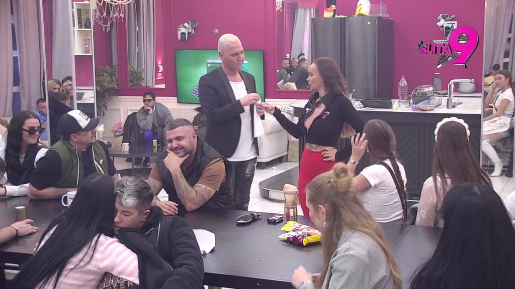 Ne zna šta želi, a šta ne! I posle celog dana s Muratom, Teodora ga oduvala, on je nahvalio (VIDEO)