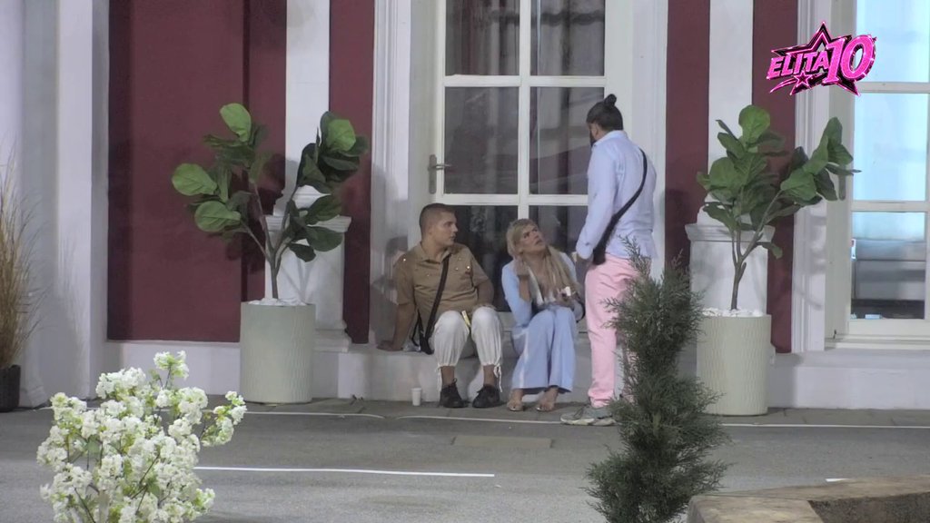 Ti si zaljubljen u njega, voliš ga: Karlo uveren da je Bora Santana Uroševa TIHA PATNJA, on daje sve od sebe da to negira: Blokirao me je svuda, a ja sam...(VIDEO)
