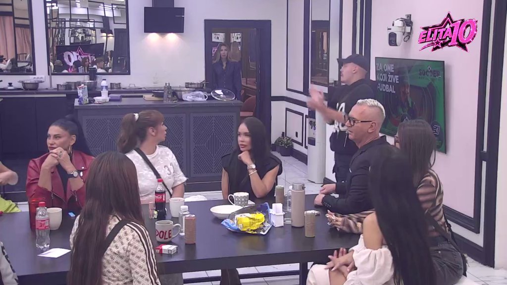 Nikom ne treba žena poput nje: Matora uvidela Anelin šablon kojim osvaja muškarce, Dača bez dlake na jeziku osolio paljbu po Ahmićevoj! (VIDEO)
