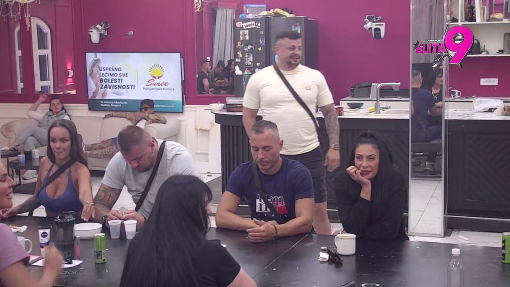 Sofija unakazila Kačavendu: Pred svima progovorila o njenom razvodu, pa joj jednim potezom zapušila usta! (VIDEO)