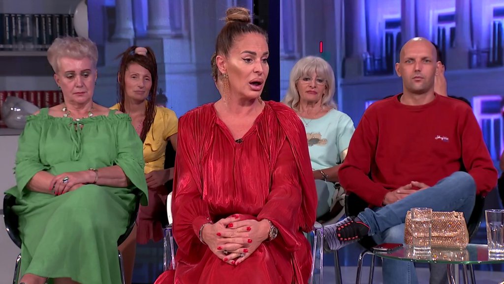 KO PRVI KRENE TAJ ĆE DA DOBIJE PO NJUŠCI: Kačavenda spremila dokaze protiv bivših cimera, Gastoz joj prvi na tapeti! Evo da li i dalje želi Enu za snajku (VIDEO)