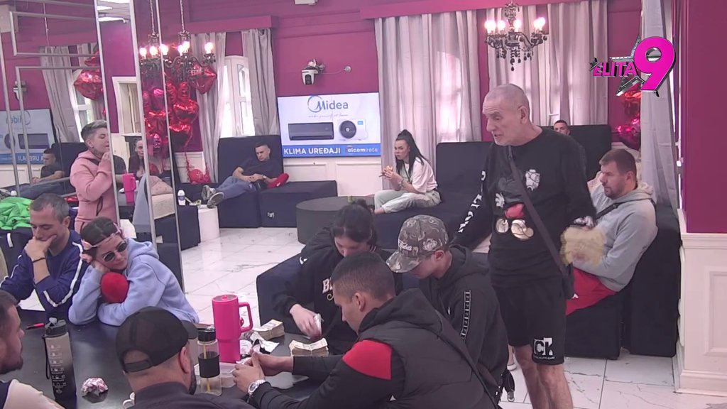 Želi da bude dobar s majkom, ali ne može: Janjuš priznao koliko mu je teško da gleda tužnog Neria, zaštitio ga pred svima! (VIDEO)