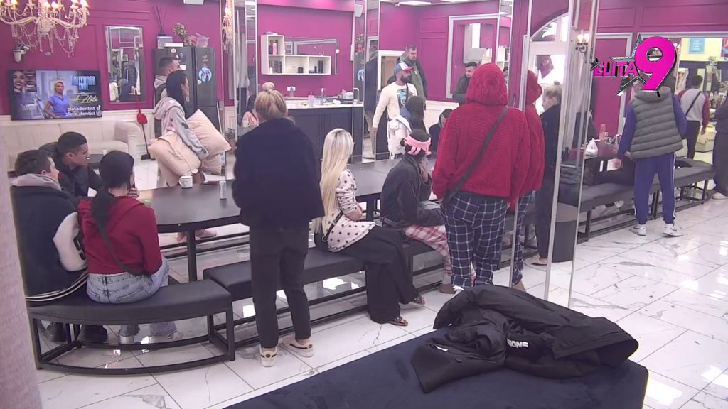 BILO JE GUSTO! Veliki šef stavio težak zadatak pred FITNES MUŠKARČINE, evo šta su morali da odluče! (VIDEO)