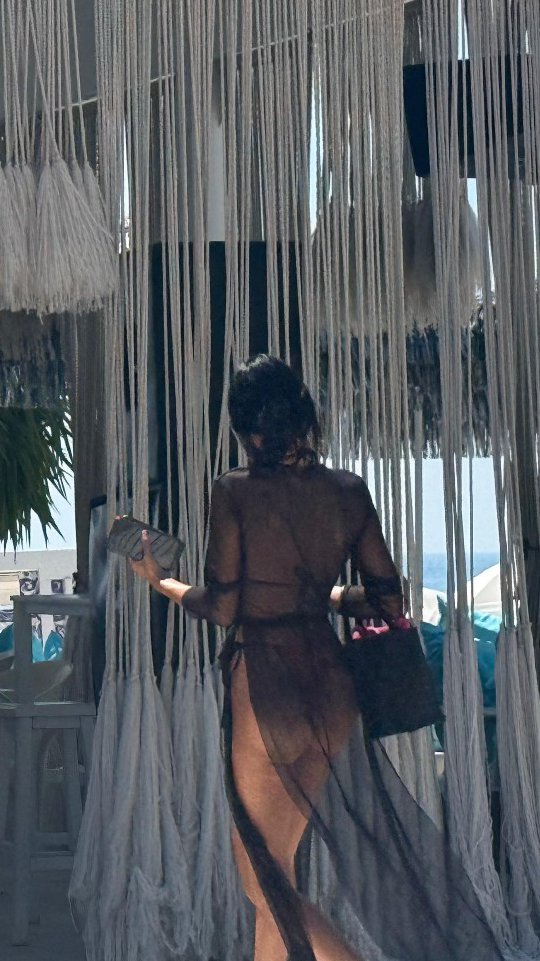 SVE OČI UPRTE U CRNU MAMBU! Maja Marinković vrelija nego ikad na crnogorskom primorju, ovako puni baterije za Elitu 9! (PAPARACO)