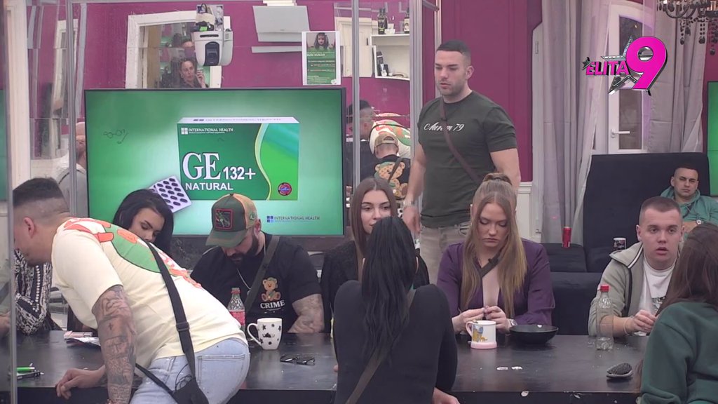 Karambol Jakšićke i Luke usijao Belu kuću! Ori se crnim stolom, optužbe pljušte kao lude: Pričaj o tome što si se je*ala u Italiji! (VIDEO)